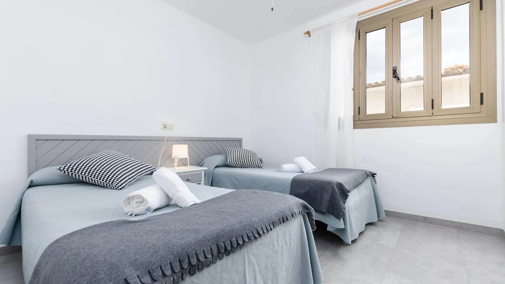 Alcudia Apartments 알쿠디아 항구
