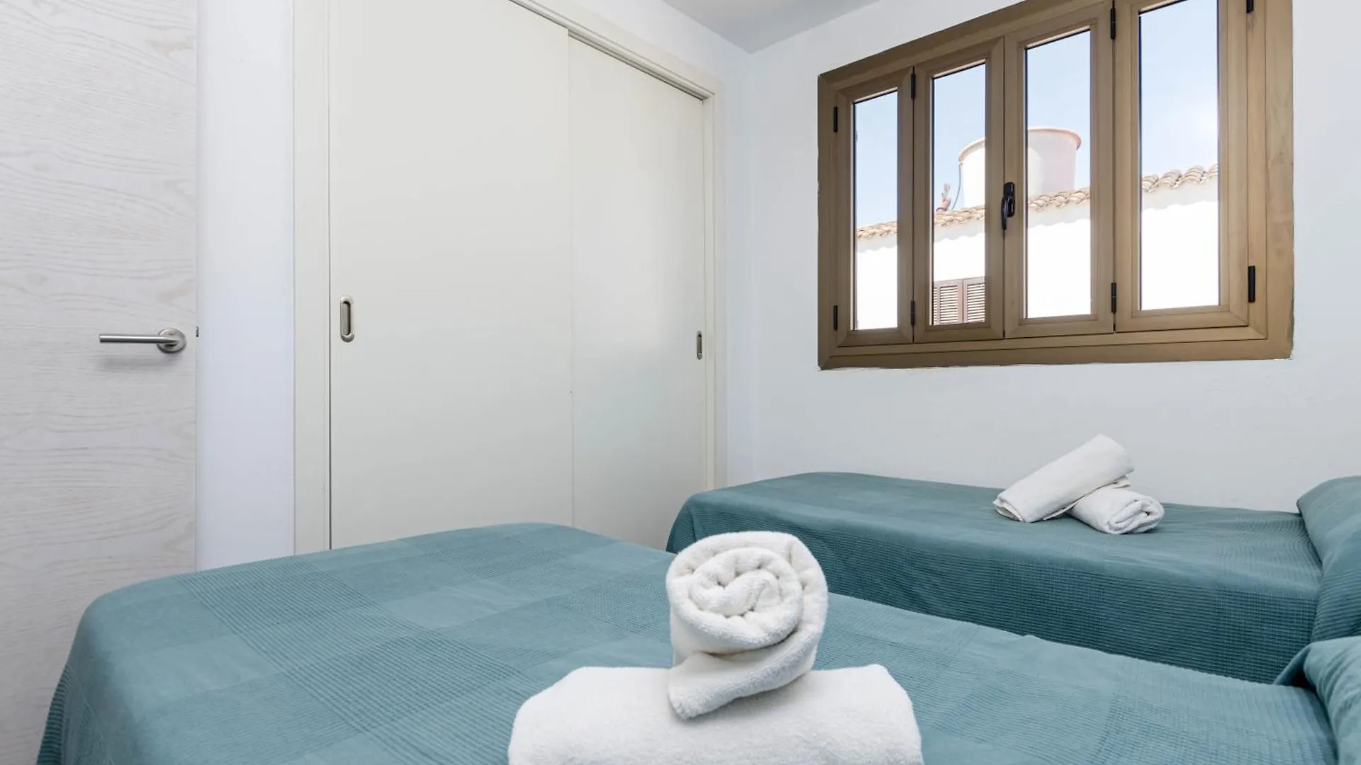 Alcudia Apartments 알쿠디아 항구
