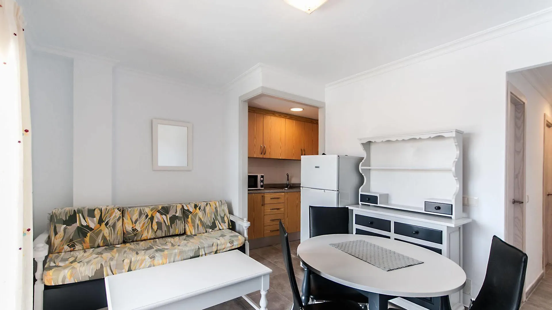 Alcudia Apartments 알쿠디아 항구