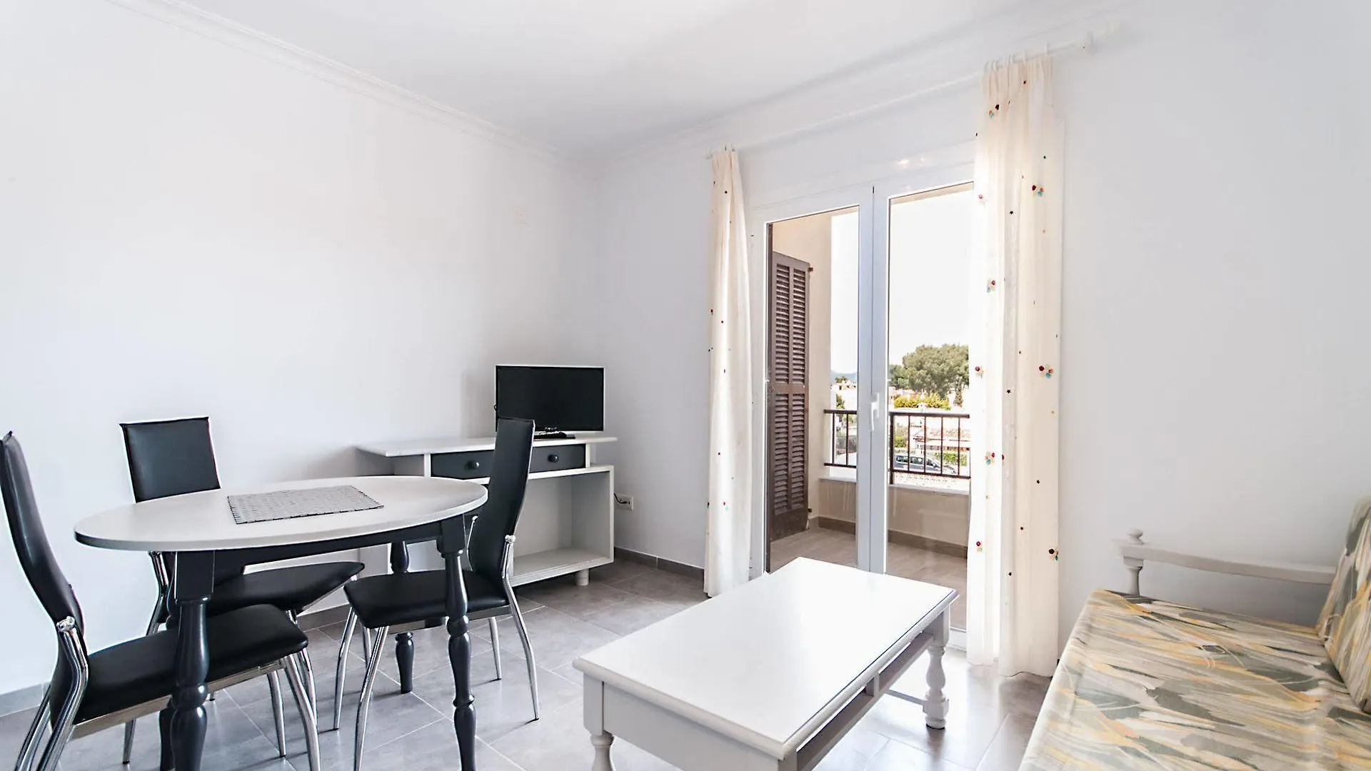 Alcudia Apartments 알쿠디아 항구 0*,